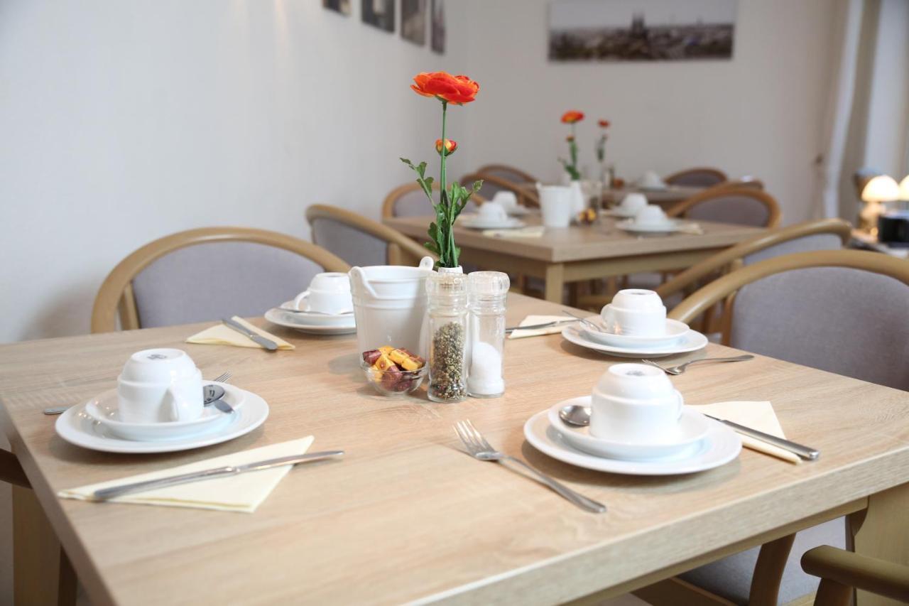 Hotel Pilar Garni Cologne Exterior photo